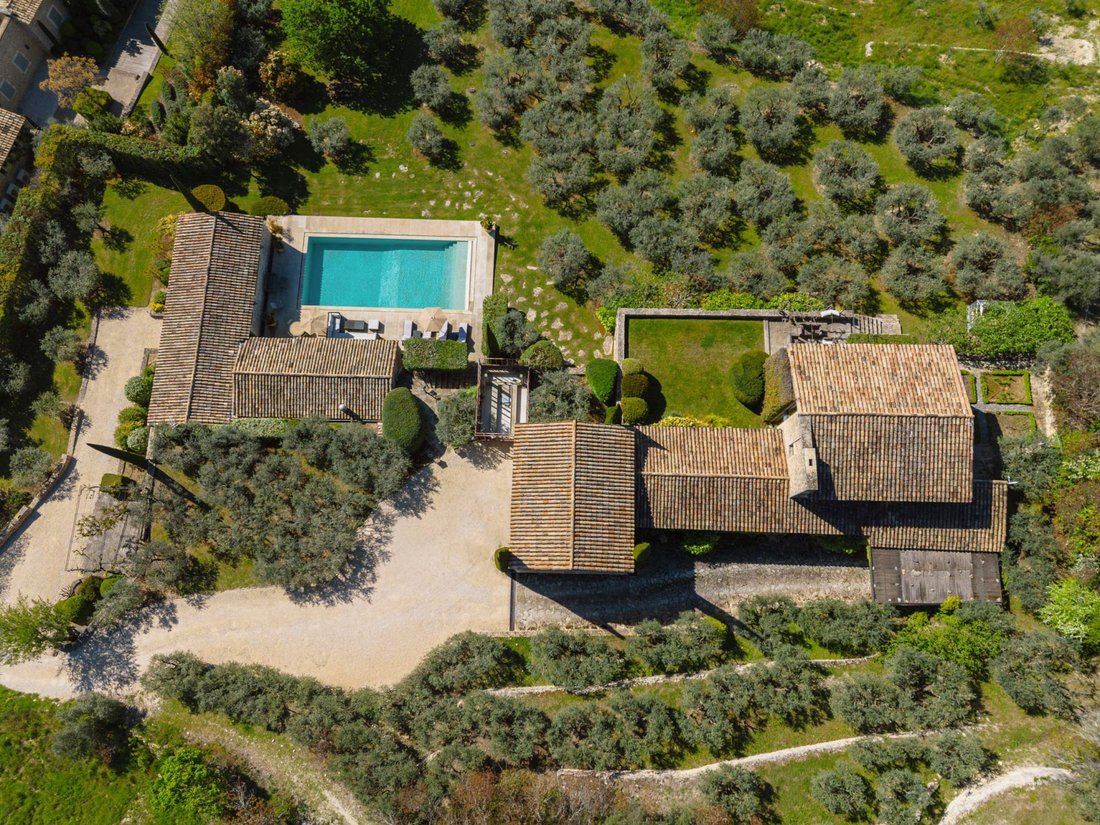 House in Gordes, Provence-Alpes-Côte d'Azur, France 1 - 16255754