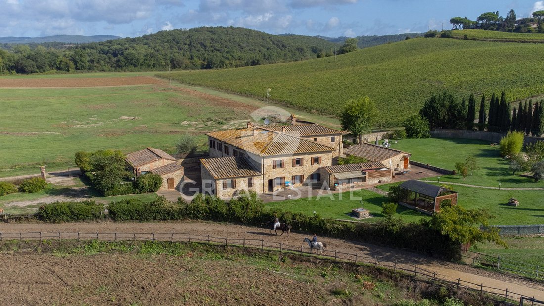 Estate in Castelnuovo Berardenga, Tuscany, Italy 1 - 16257967