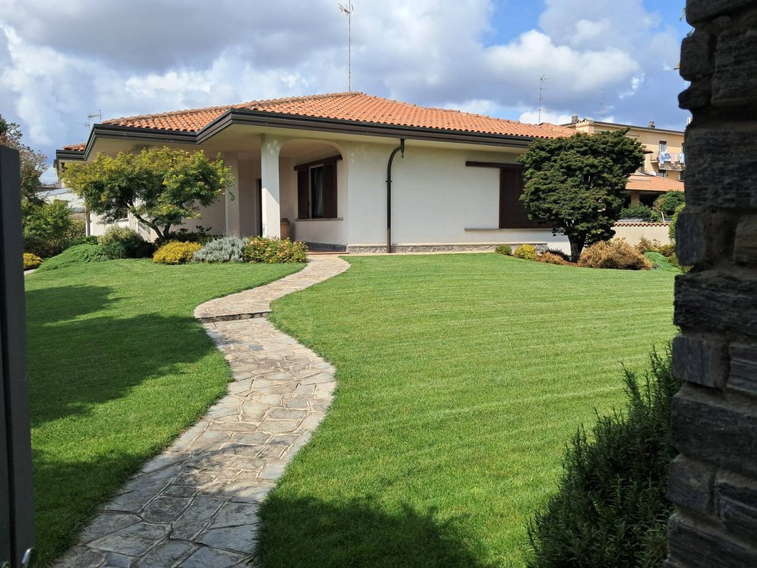 Villa in Samarate, Lombardy, Italy 1 - 16258703