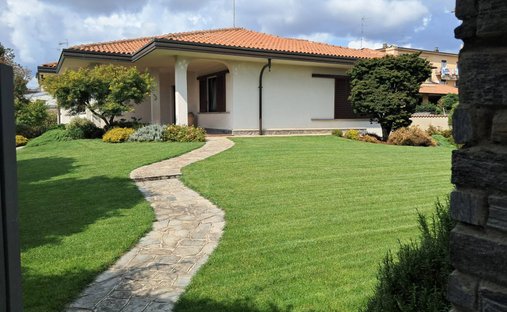 Villa in Samarate, Lombardei, Italien 1