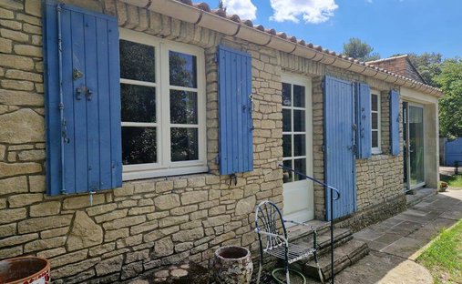 House in Nevons-route d'Apt, L'Isle-sur-la-Sorgue, France 1