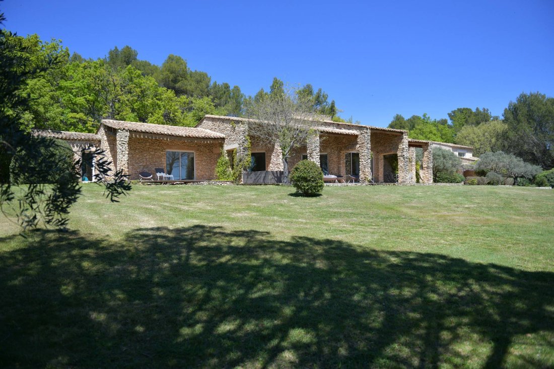 Estate in Gordes, Provence-Alpes-Côte d'Azur, France 2 - 16256619