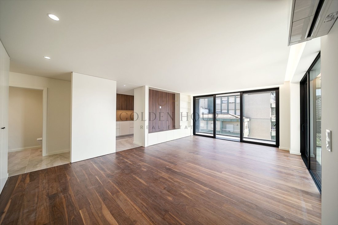 Apartment in Mafamude e Vilar do Paraiso, Porto District, Portugal 1 - 15798548
