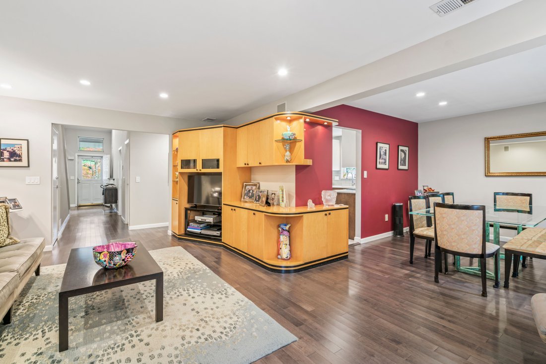 Condo in Syosset, New York, United States 5 - 16211016