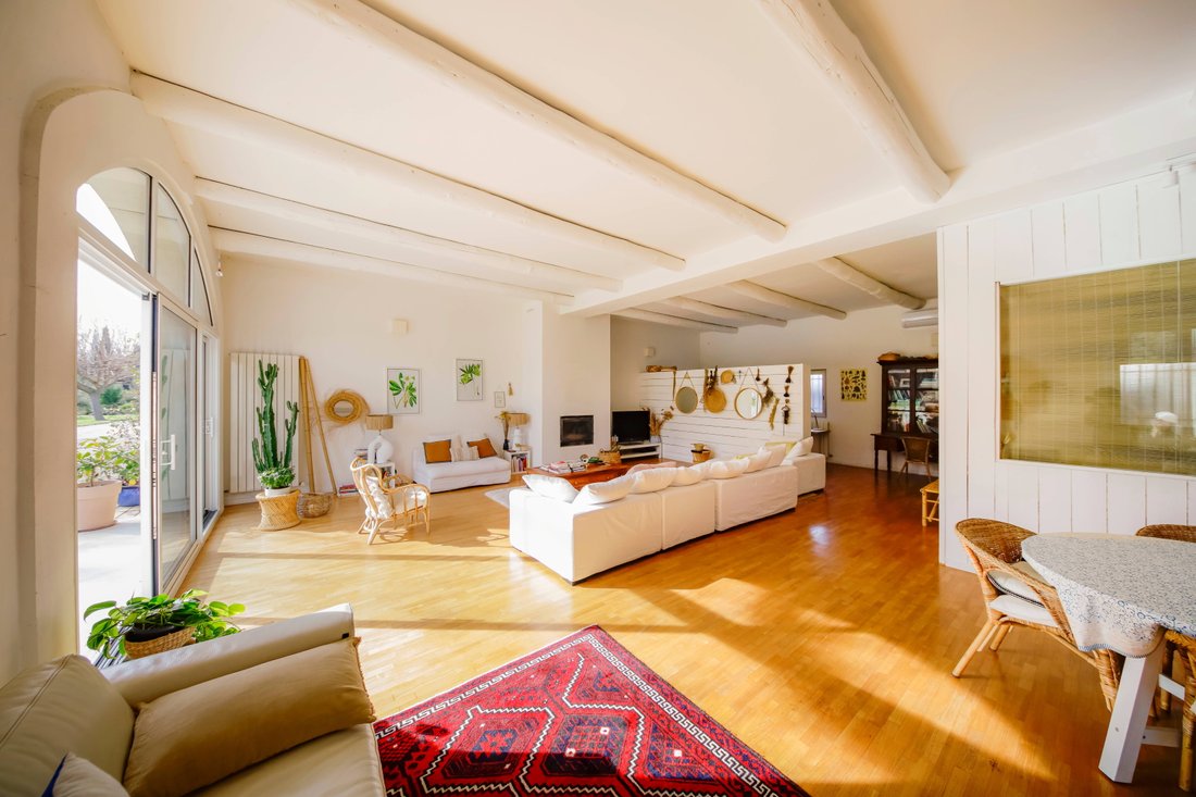 Estate in Saint-Rémy-de-Provence, Provence-Alpes-Côte d'Azur, France 3 - 16256508