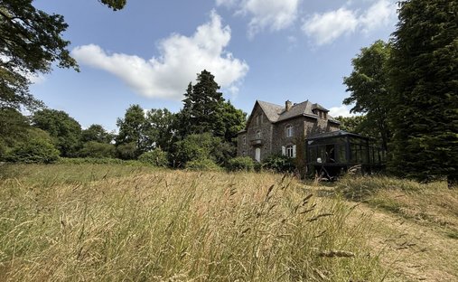 Castle for Sale in Conquereuil, Pays de la Loire, France