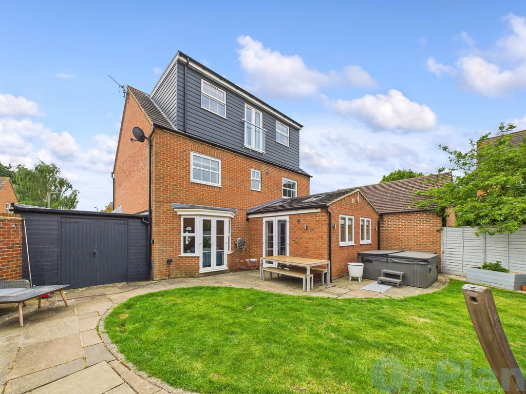 House in Bletchley, England 3 - 16258207