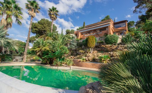 Villa in Hyeres, Provence-Alpes-Côte d'Azur, France 1