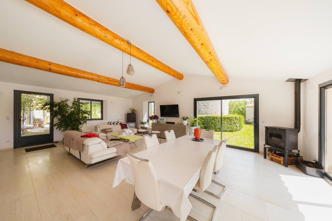 Estate in Gordes, Provence-Alpes-Côte d'Azur, France 3 - 16256007