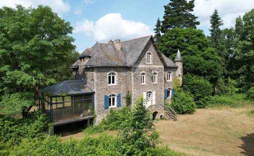 Castle for Sale in Conquereuil, Pays de la Loire, France
