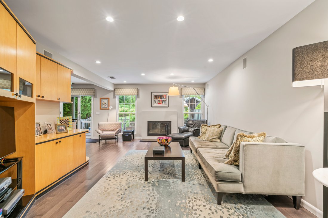 Condo in Syosset, New York, United States 4 - 16211016
