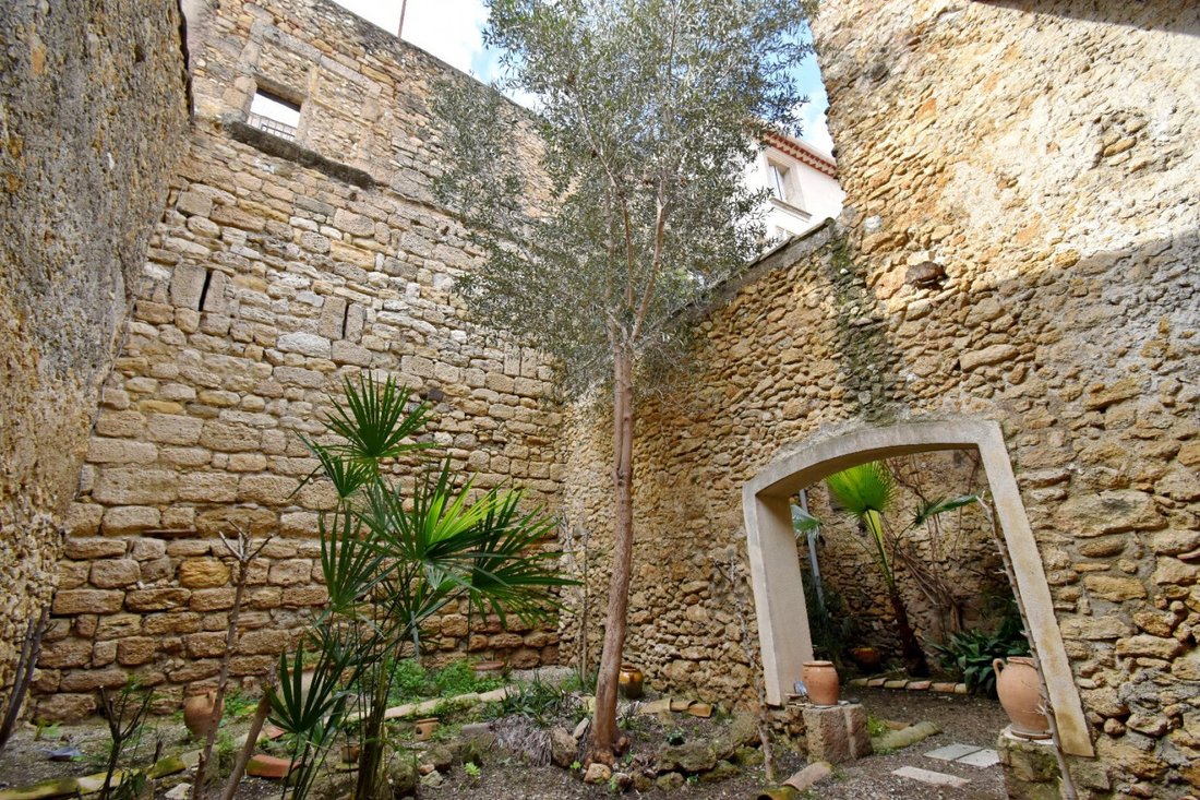 House in Ancien Hôpital, Beziers, France 2 - 16256433