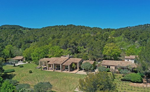 Estate in Gordes, Provence-Alpes-Côte d'Azur, France 1