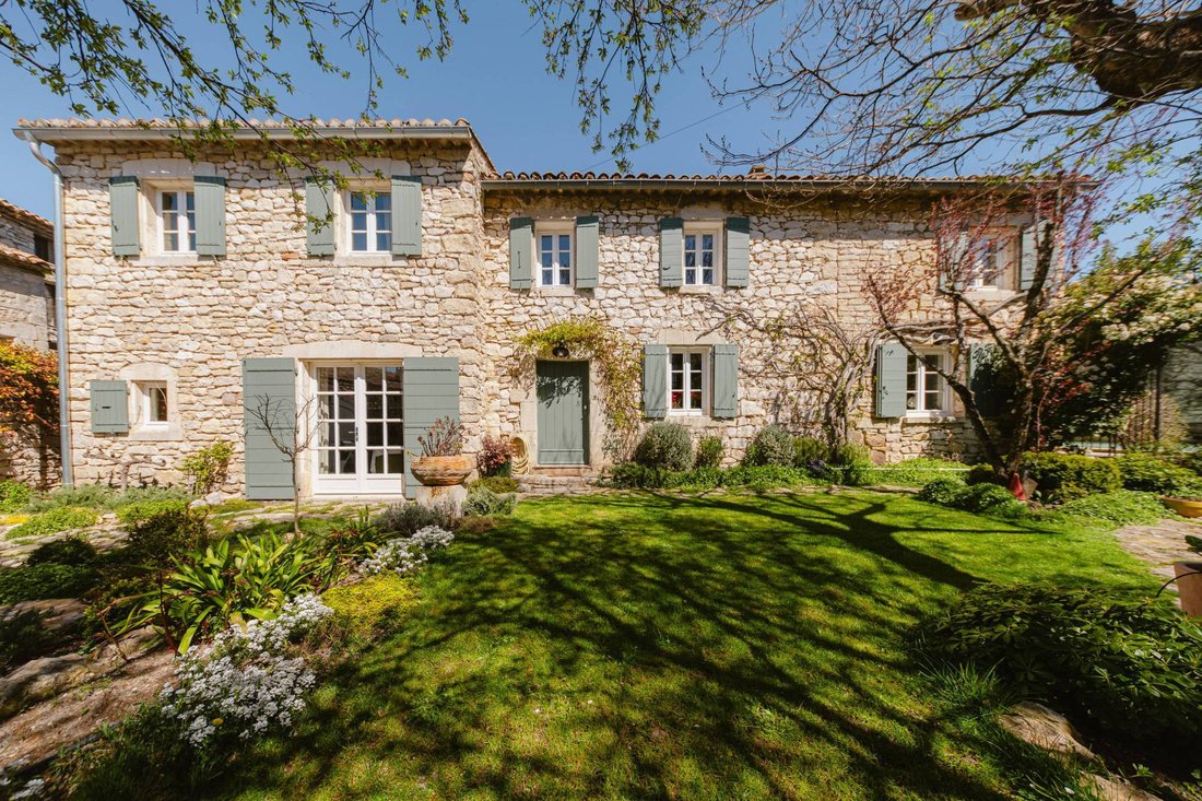 House in Gordes, Provence-Alpes-Côte d'Azur, France 1 - 16256672
