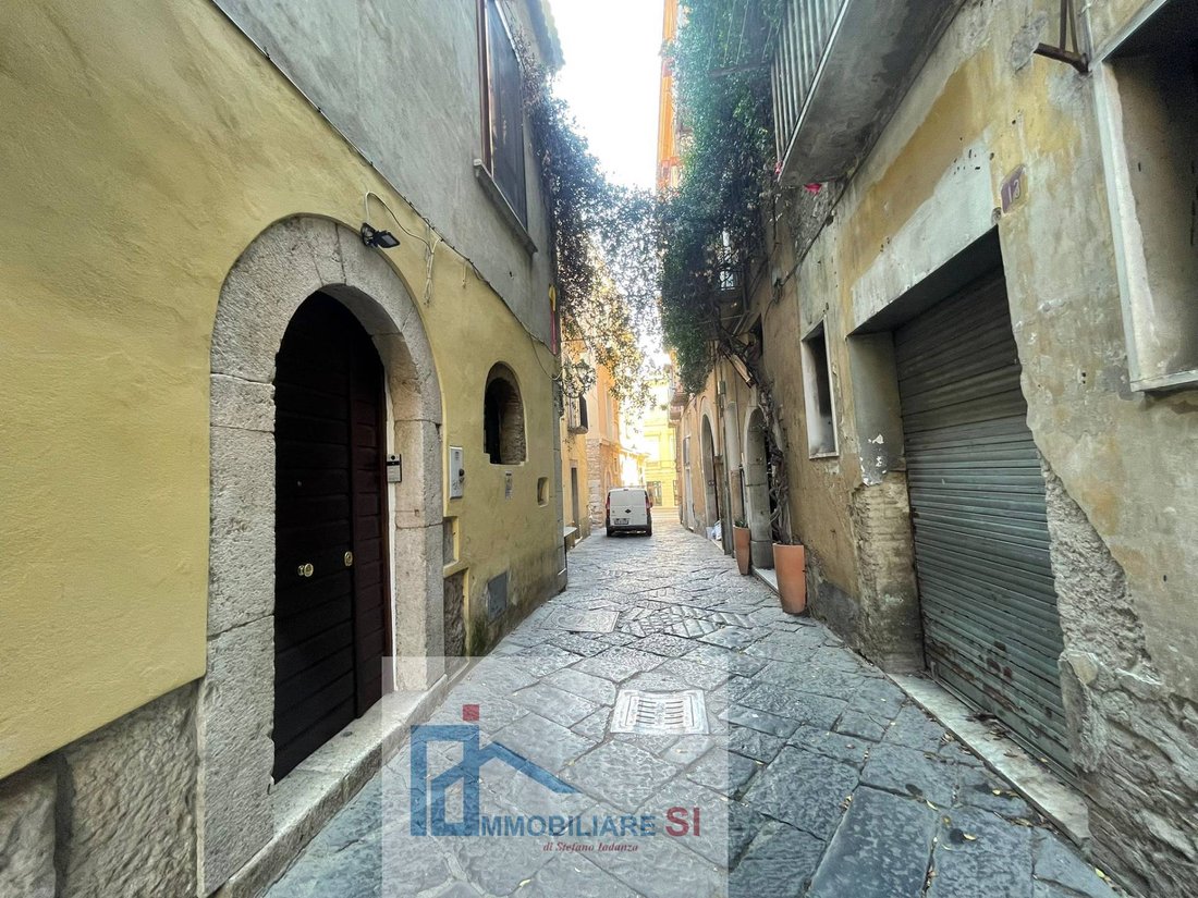 Apartment in Historic Center, Benevento, Campania 1 - 16258713