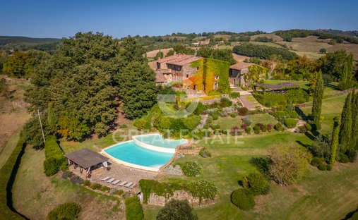 Estate in Chiusdino, Tuscany, Italy 1