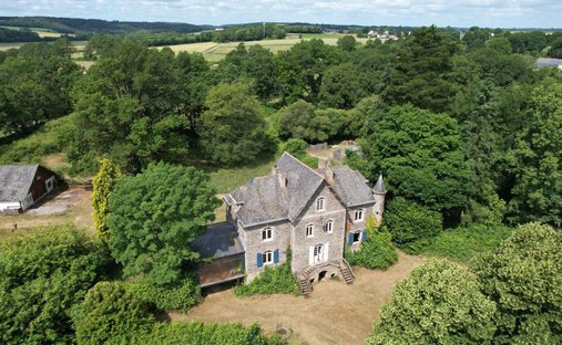 Castle for Sale in Conquereuil, Pays de la Loire, France