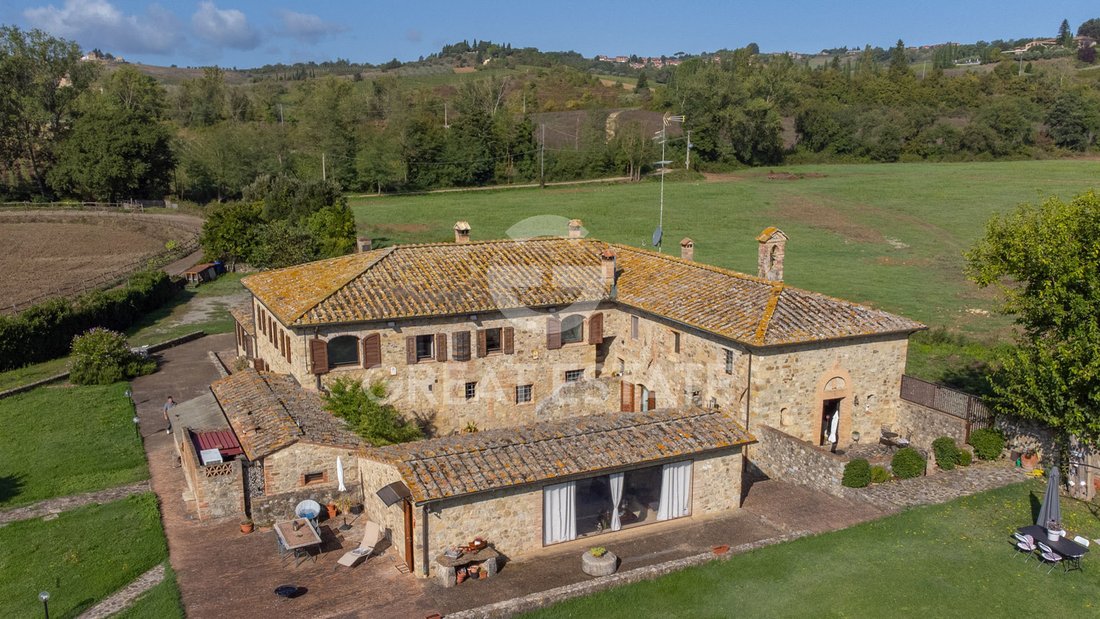 Estate in Castelnuovo Berardenga, Tuscany, Italy 3 - 16257967