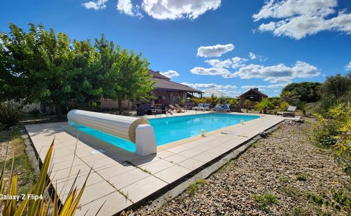 Castle for Sale in Monségur, Nouvelle-Aquitaine, France