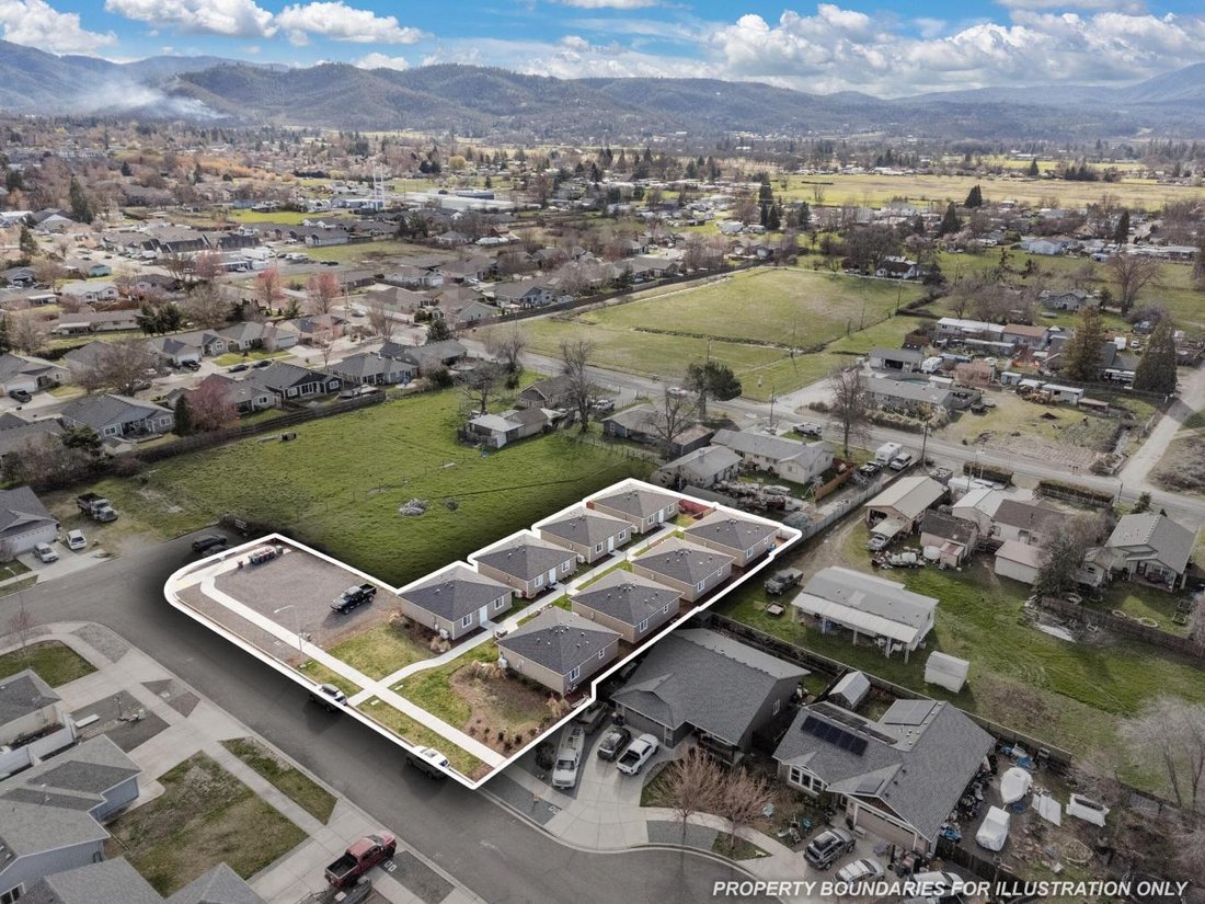 House in Medford, Oregon, United States 2 - 16260442