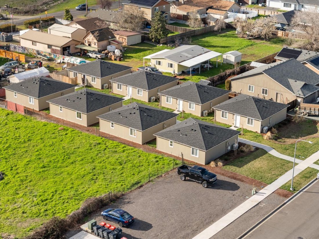 House in Medford, Oregon, United States 1 - 16260442
