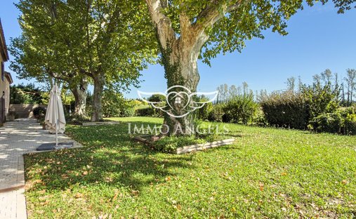 Castle for Sale in Le Thor, Provence-Alpes-Côte d'Azur, France