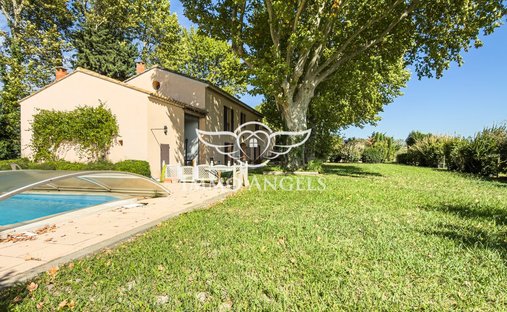 Castle for Sale in Le Thor, Provence-Alpes-Côte d'Azur, France