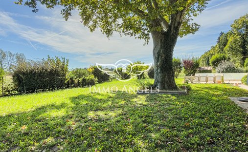 Castle for Sale in Le Thor, Provence-Alpes-Côte d'Azur, France