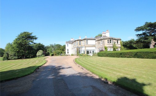 Apartment in Sharpthorne, England 1