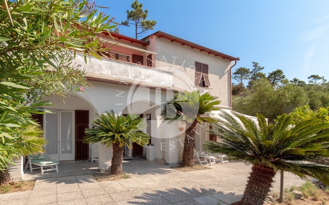 Villa in Monterosso al Mare, Liguria, Italy 2 - 11617427