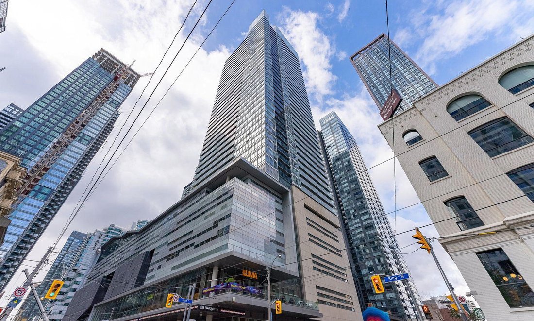 Condo in Toronto, Ontario, Canada 1 - 16268128