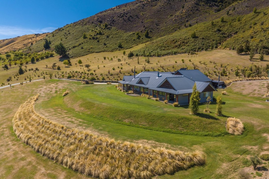 House in Albert Town, Otago, New Zealand 5 - 16270111