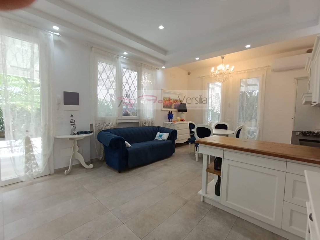 House in Center, Forte dei Marmi, Tuscany 1 - 16273629