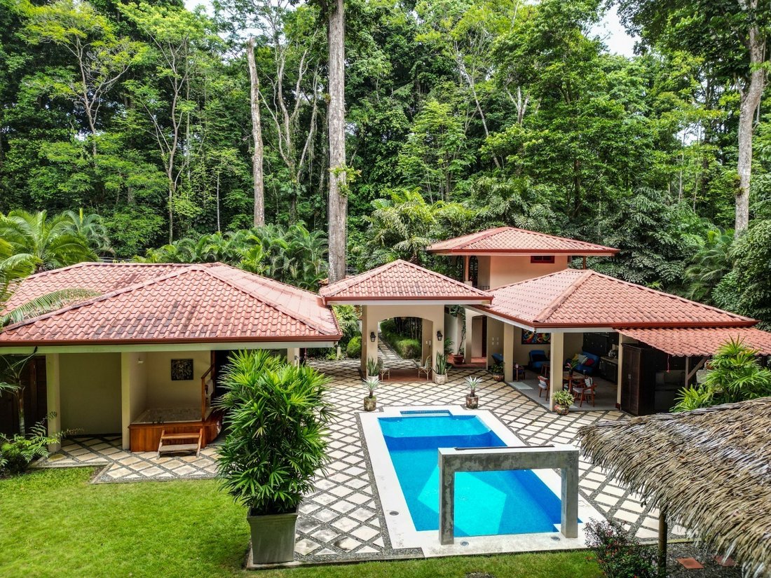 Villa in Manzanillo, Limón Province, Costa Rica 2 - 16275821
