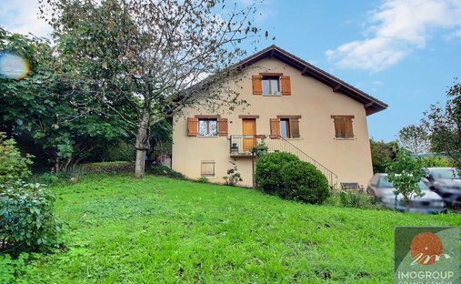 Castle for Sale in Bons-en-Chablais, Auvergne-Rhône-Alpes, France