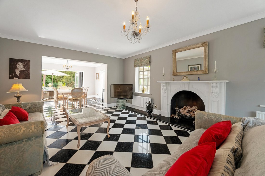 House in Farnham Royal, England 4 - 16268784
