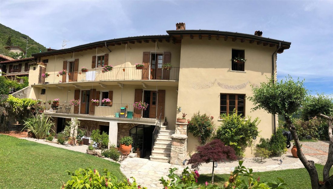 Villa en Tignale, Lombardía, Italia 1 - 16274236