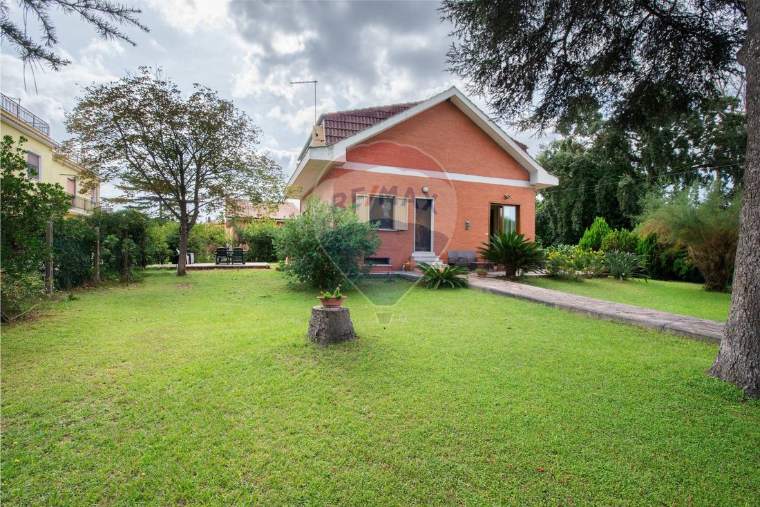 Villa in Infernetto, Rome, Lazio 1 - 16273640