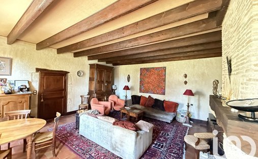 Castle for Sale in Montcaret, Nouvelle-Aquitaine, France