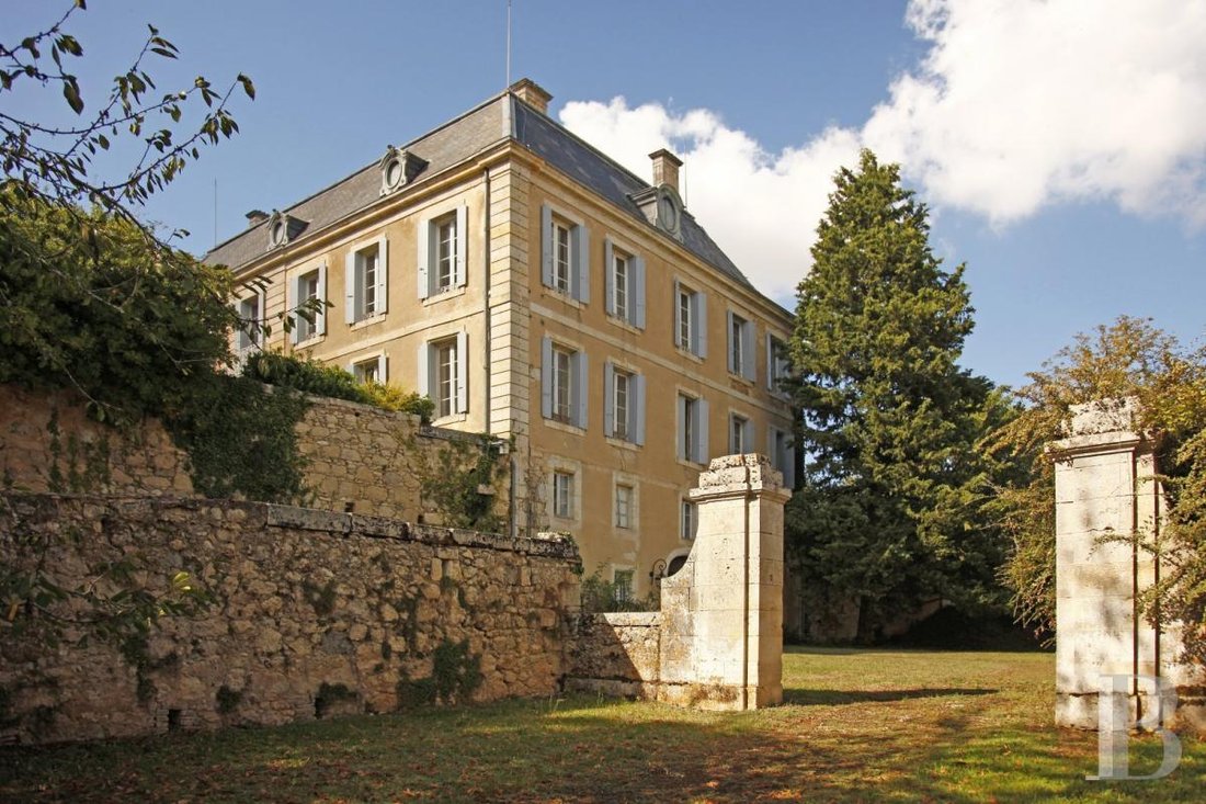Whispers of 1805: A Hidden Château Crowned in Gers’ Golden Light