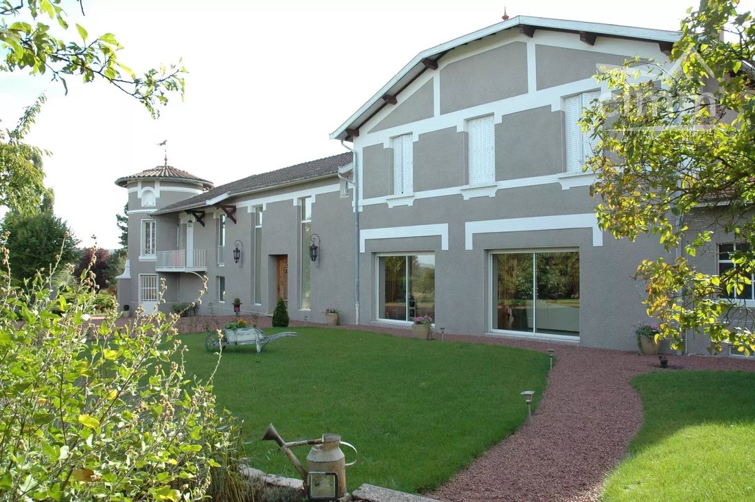Estate in Notre-Dame-de-Boisset, Auvergne-Rhône-Alpes, France 2 - 16264538