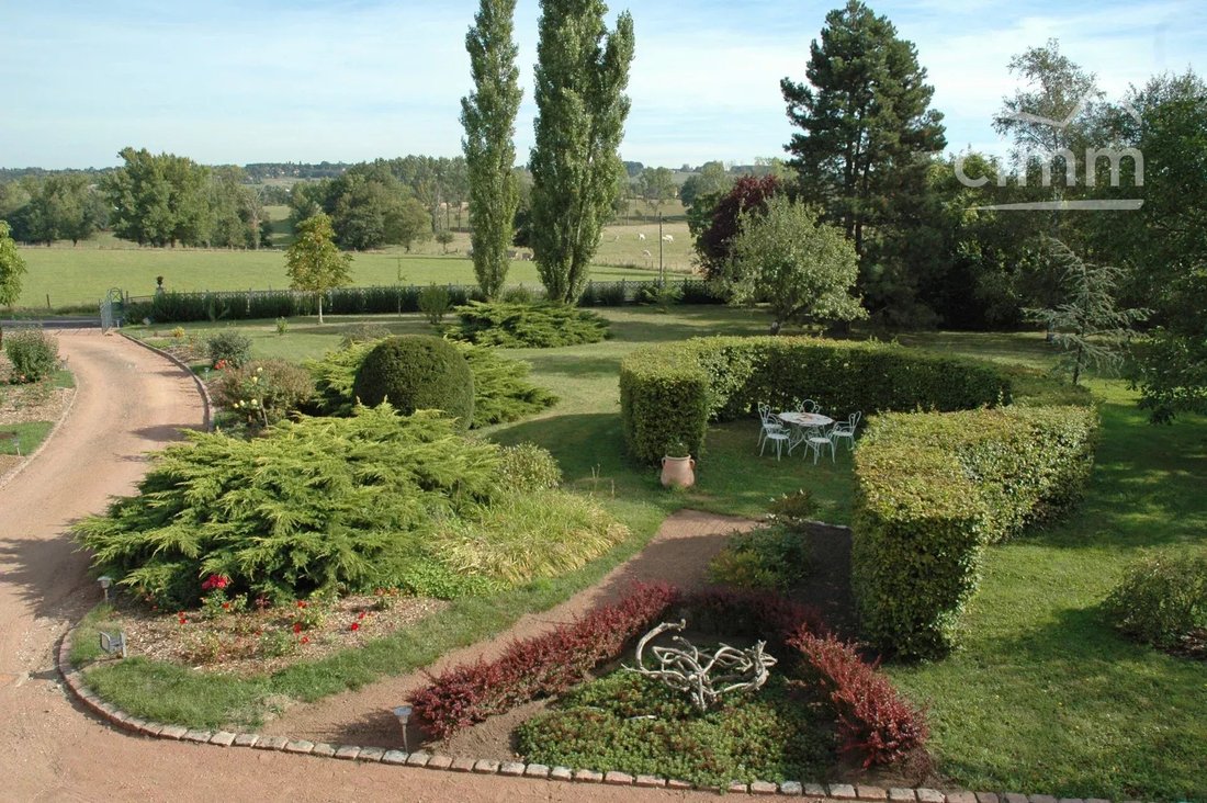 Estate in Notre-Dame-de-Boisset, Auvergne-Rhône-Alpes, France 3 - 16264538