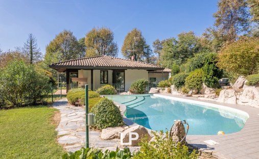 Villa in Sesto Calende, Lombardy, Italy 1