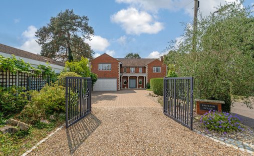 House in Farnham Royal, England 1