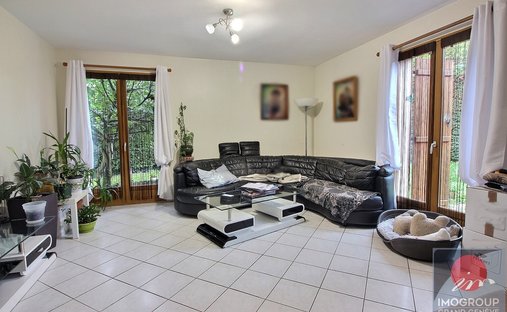 Castle for Sale in Bons-en-Chablais, Auvergne-Rhône-Alpes, France