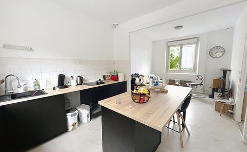 Castle for Sale in Saint-Loubès, Nouvelle-Aquitaine, France