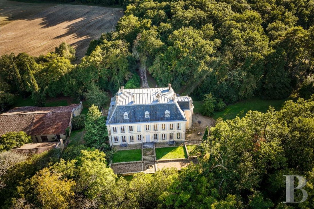 Whispers of 1805: A Hidden Château Crowned in Gers’ Golden Light