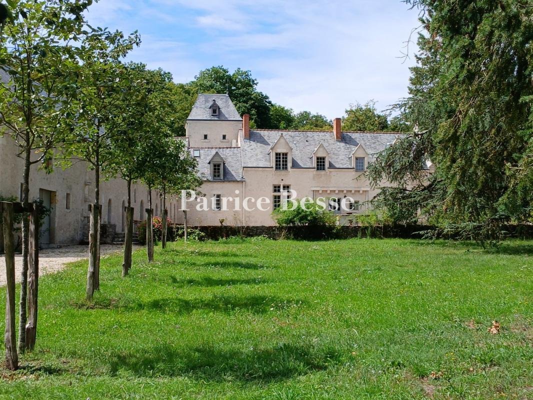 Le Rêve Renaissance: A Timeless Manor & Hidden Cottages in Loire’s Golden Light