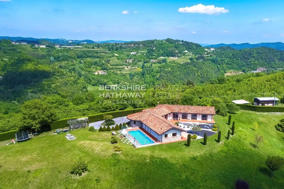 Villa in Roddino, Piedmont, Italy 1 - 16268557