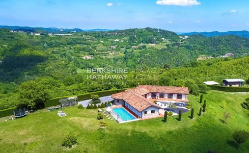 Villa a Roddino, Piemonte, Italia 1